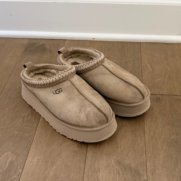 UGG Shoes - UGG Tazz Platform- Beige